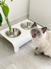 Rico Dog Feeder White by Labbvenn