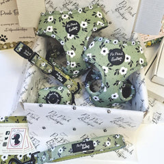 Green Meadow Daisy Poo Bag Holder