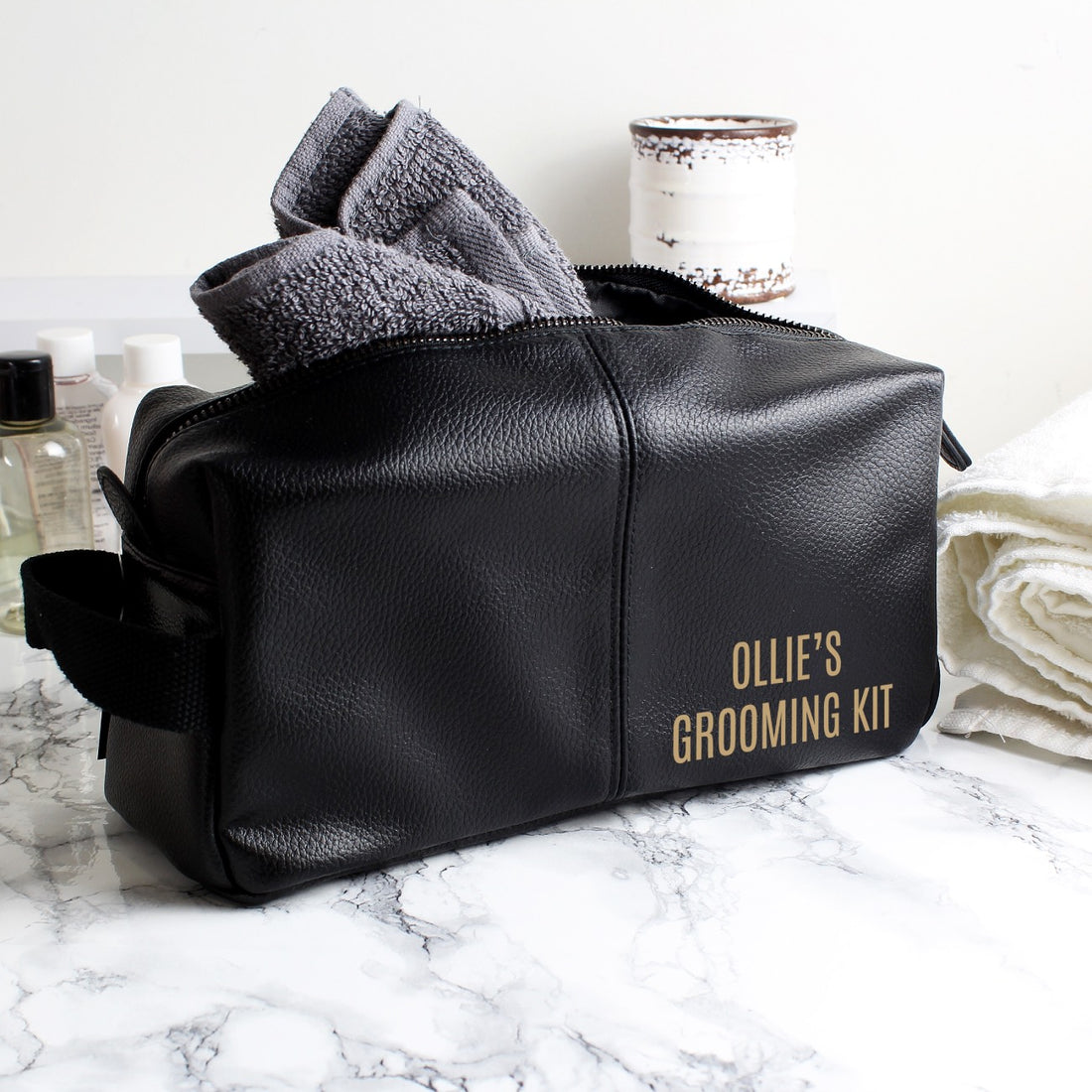 Wash bag for storing your dog's grooming kit