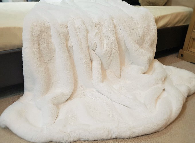 Luxury Faux Fur Pet Blanket Snow White